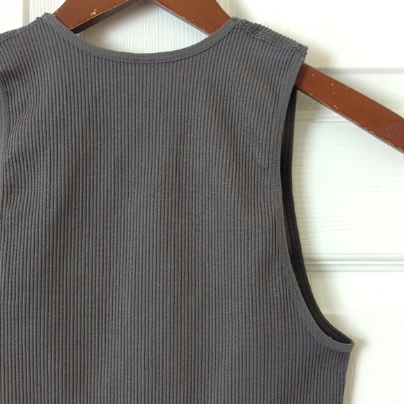 Out From Under Hailey Seamless Ribbed Knit Plunge V-neck Cropped Bra Top Gray M - Picture 8 of 9